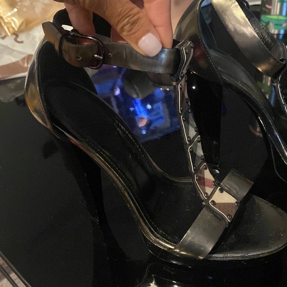 Burberry Black and Gray Heels - Picture 3 of 11